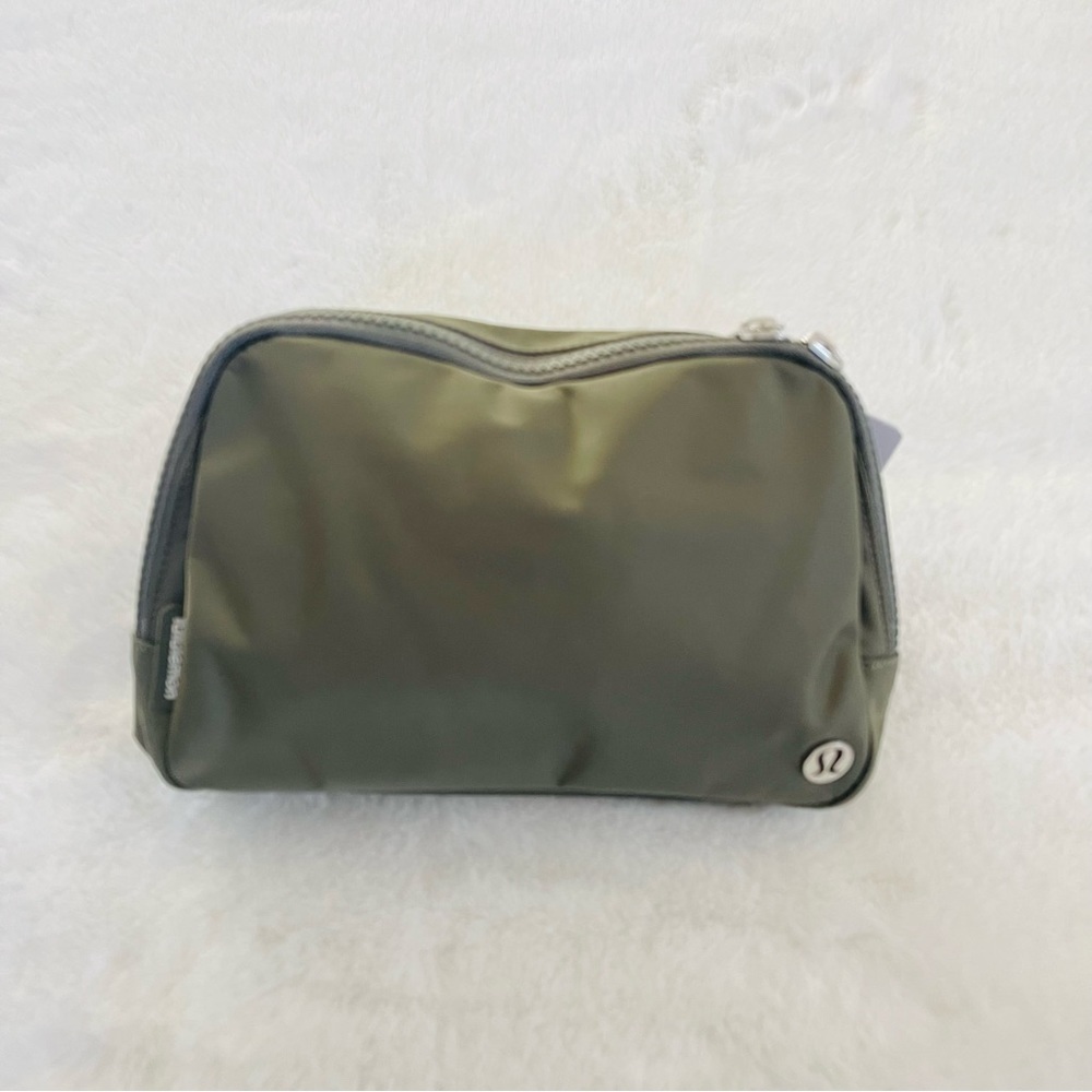 Lululemon Everywhere belt Bag Grey Sage large 2L - Picture 3 of 10